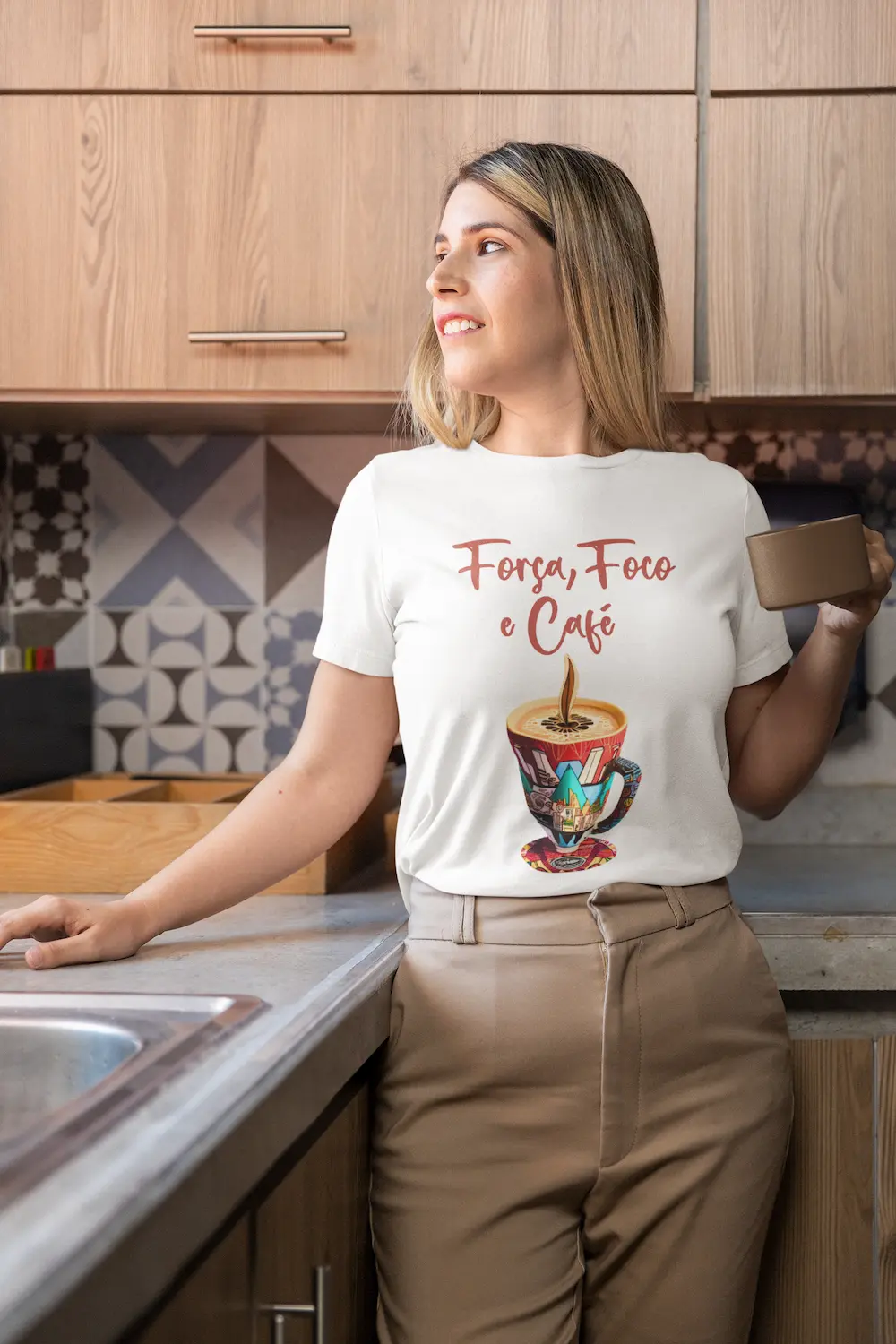 Camiseta Café Aquarela Neon