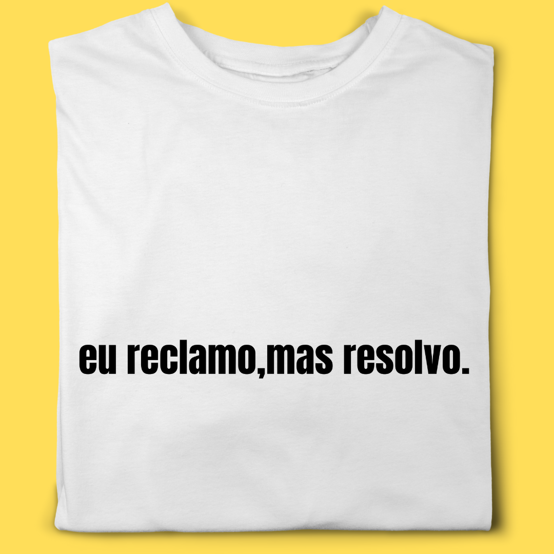Camiseta Eu reclamo ,mas resolvo.