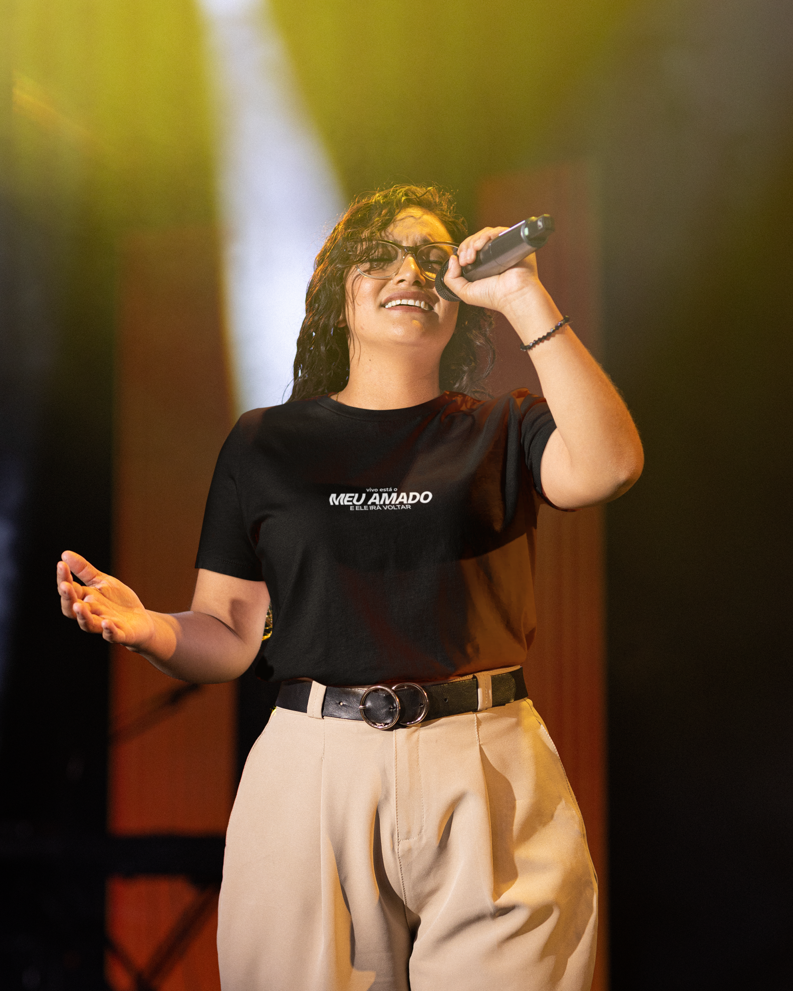 Vivo está o meu amado e Ele irá voltar