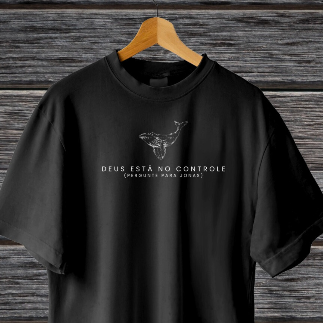 Camiseta - Deus Está no Controle