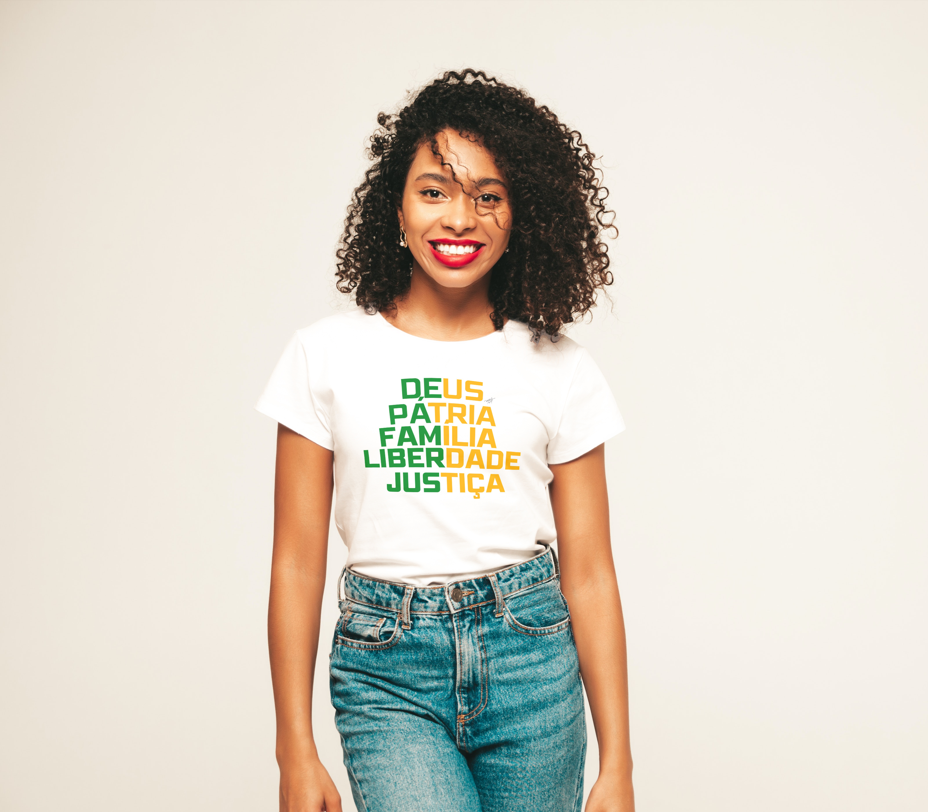 Camiseta Feminina - Patriota - Exclusivo Roberta Brasil