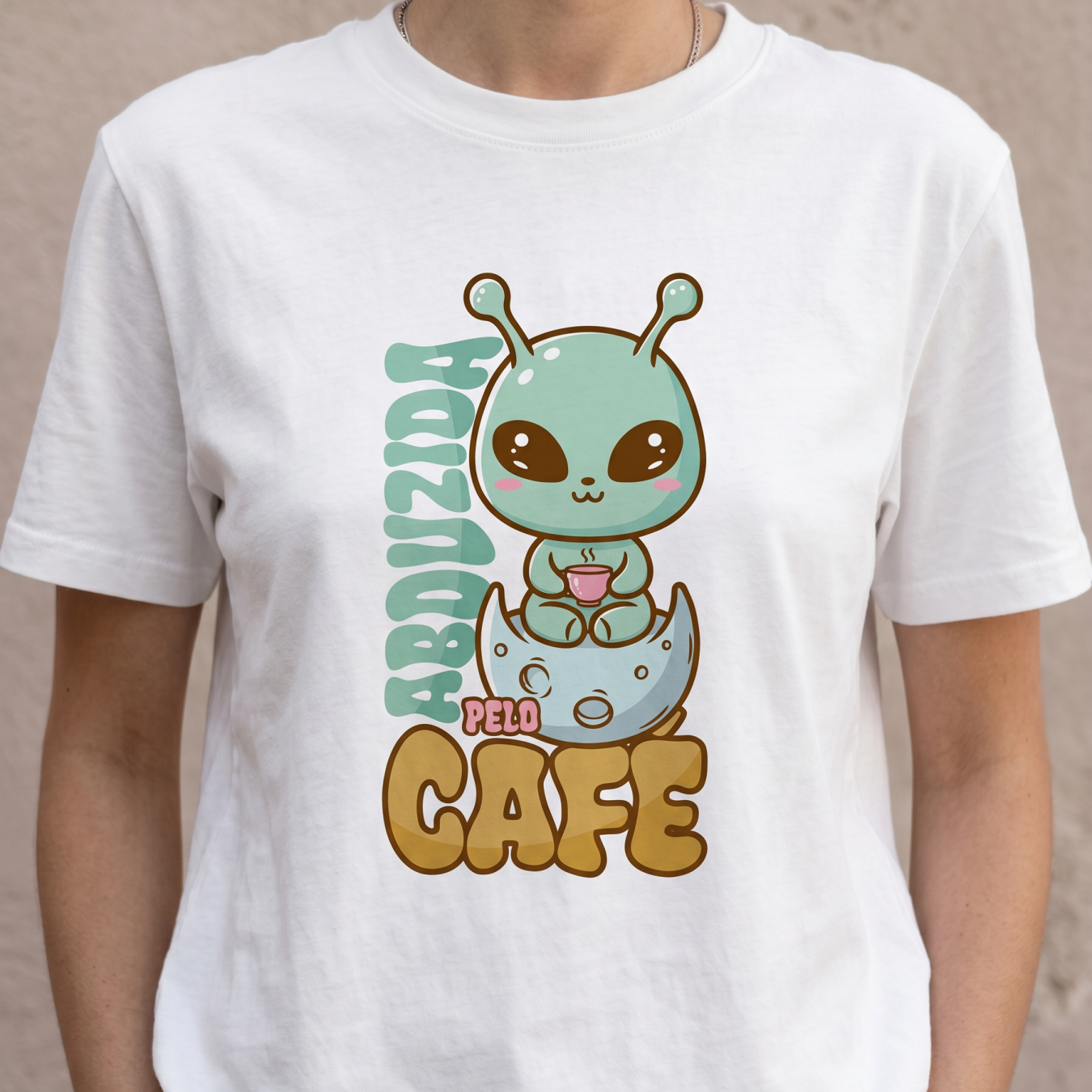 T-Shirt Abduzida pelo café
