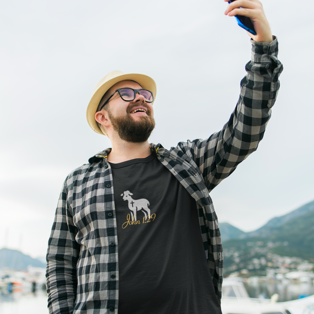 CAMISETA Jonh 1:29 (Camiseta Masculina)