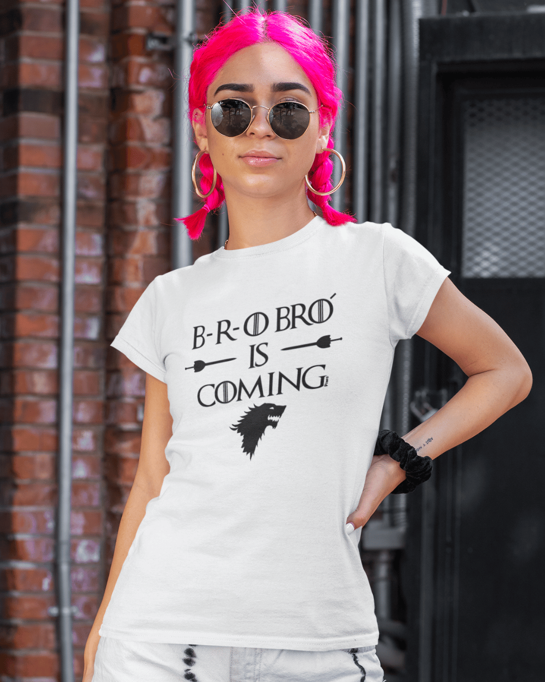Camiseta Bro Bró is Coming Baby Long Feminina