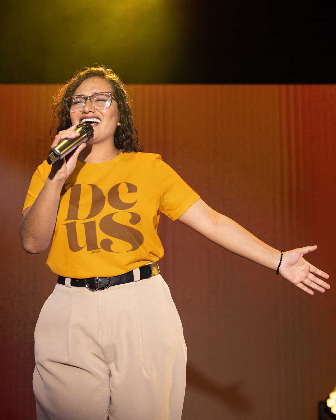 Long Feminina | Deus | Mostarda