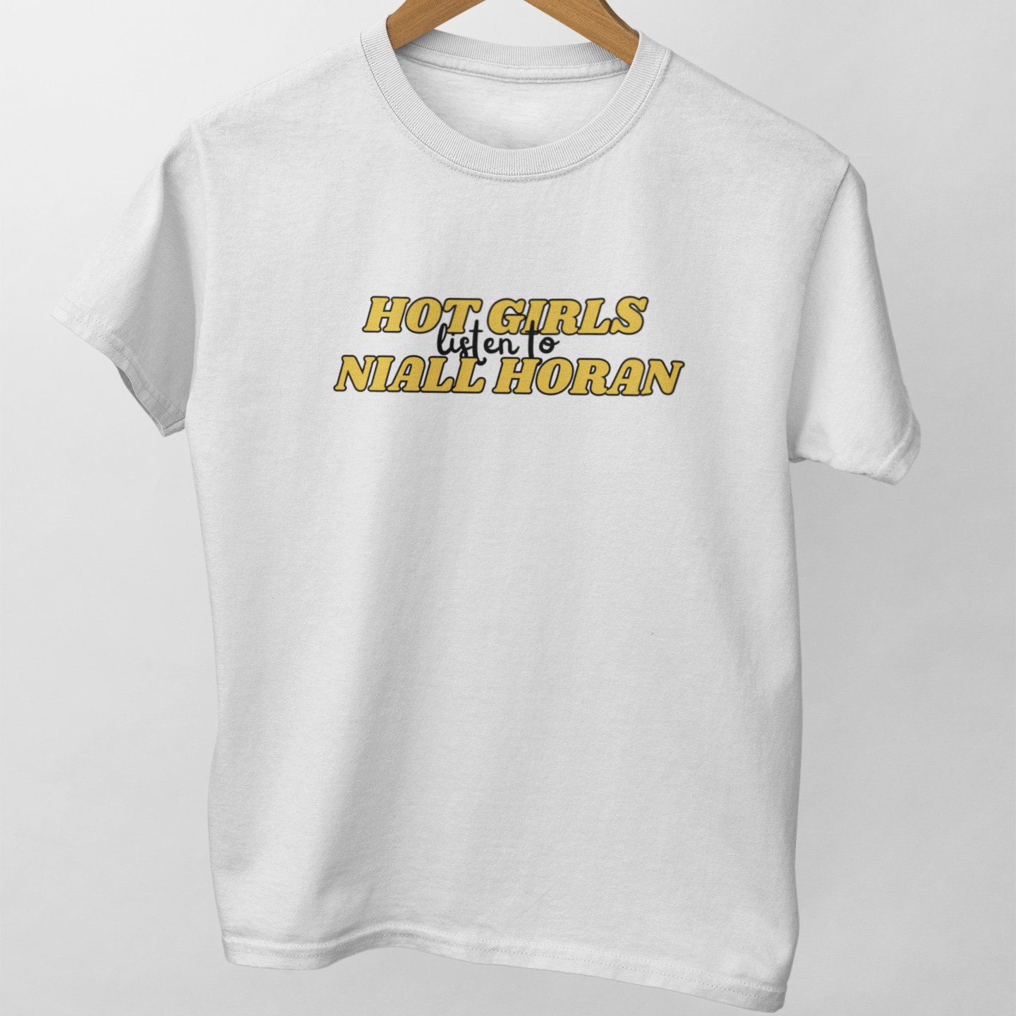 Hot girls listen to Niall Horan