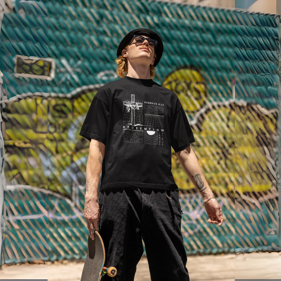 [Versão Dark] T-shirt: Palavra de Deus (Hebreus 4: 12 & Isaías 41: 9-10)