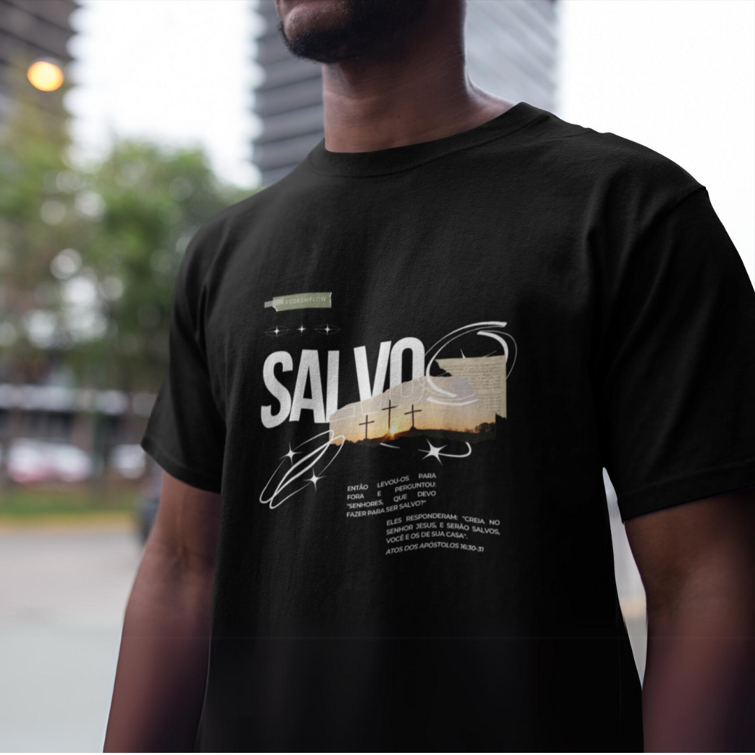 [Versão Dark] T-Shirt: Salvo pela graça (Atos 16:30-33)