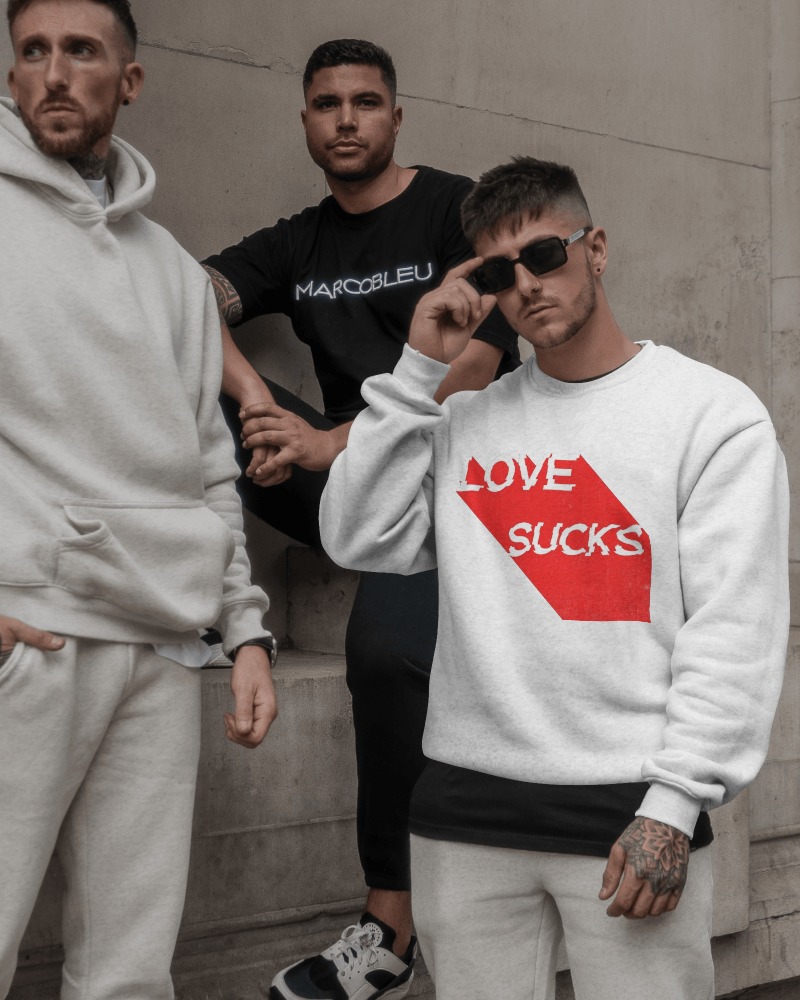 MOLETOM - Love Sucks