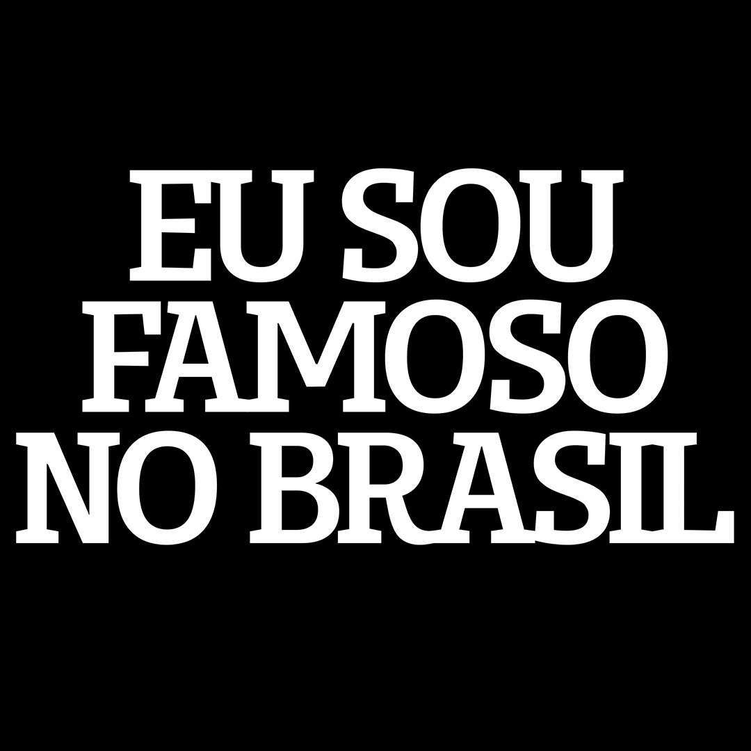CAMISETA EU SOU FAMOSO NO BRASIL (dark t-shirts)