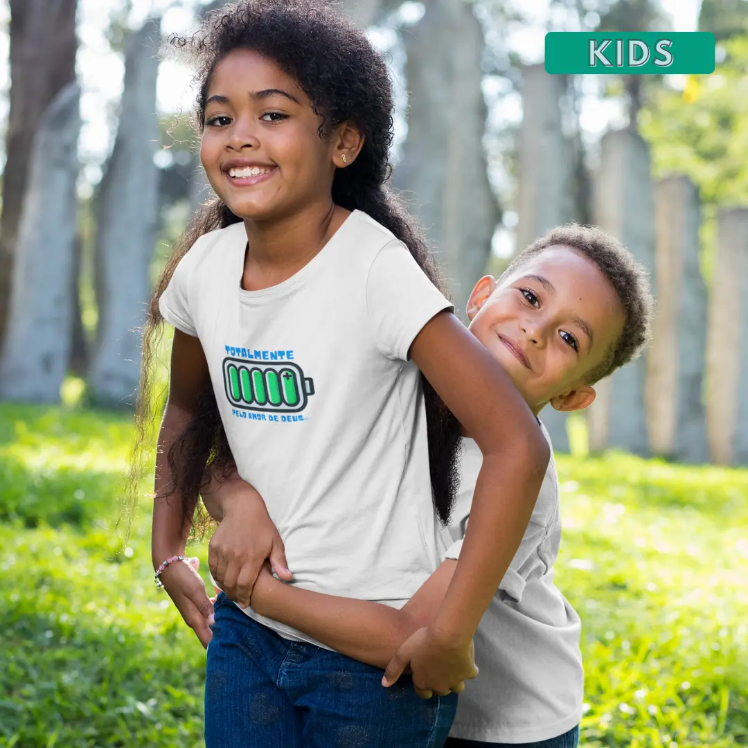 Camiseta Infantil 10 a 14 anos - Totalmente carregado peloa amor de Deus