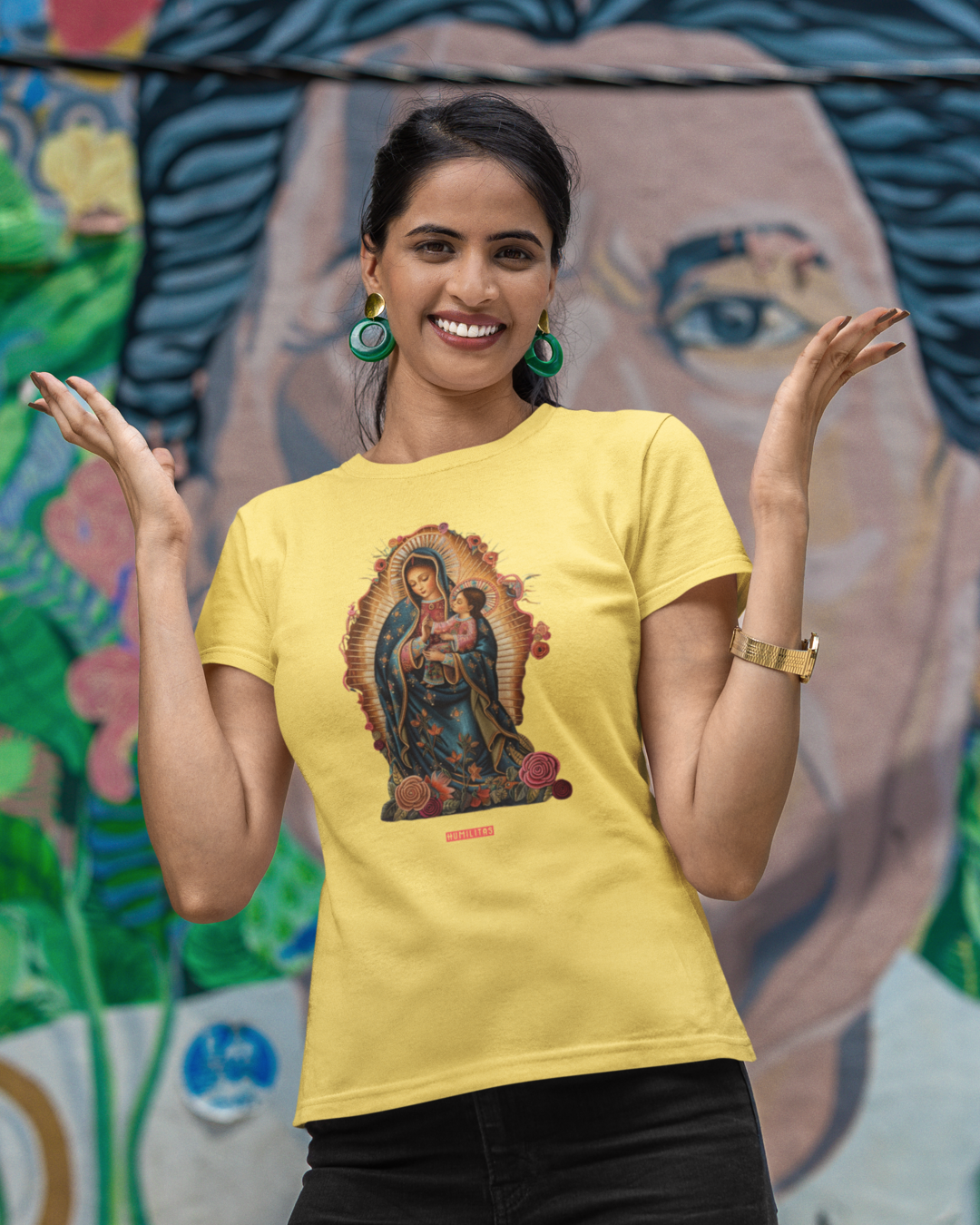 T-Shirt Estonada Feminina Baby Long Humilitas Cloth: Coleção Maria e suas Faces - Nossa Senhora de Guadalupe