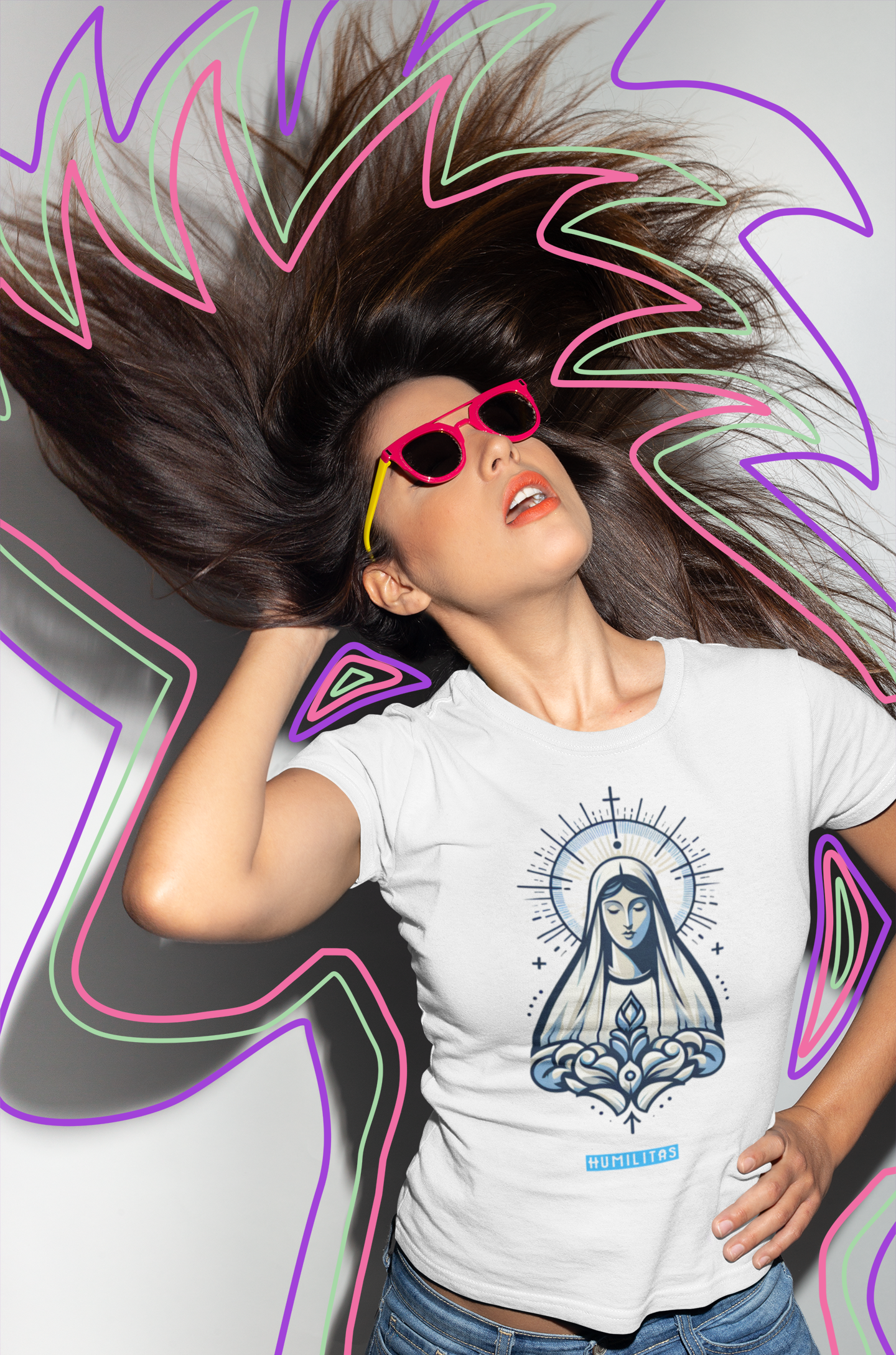 T-Shirt Feminina Baby Long Humilitas Cloth: Nossa Senhora das Graças | Coleção Maria e suas Faces 