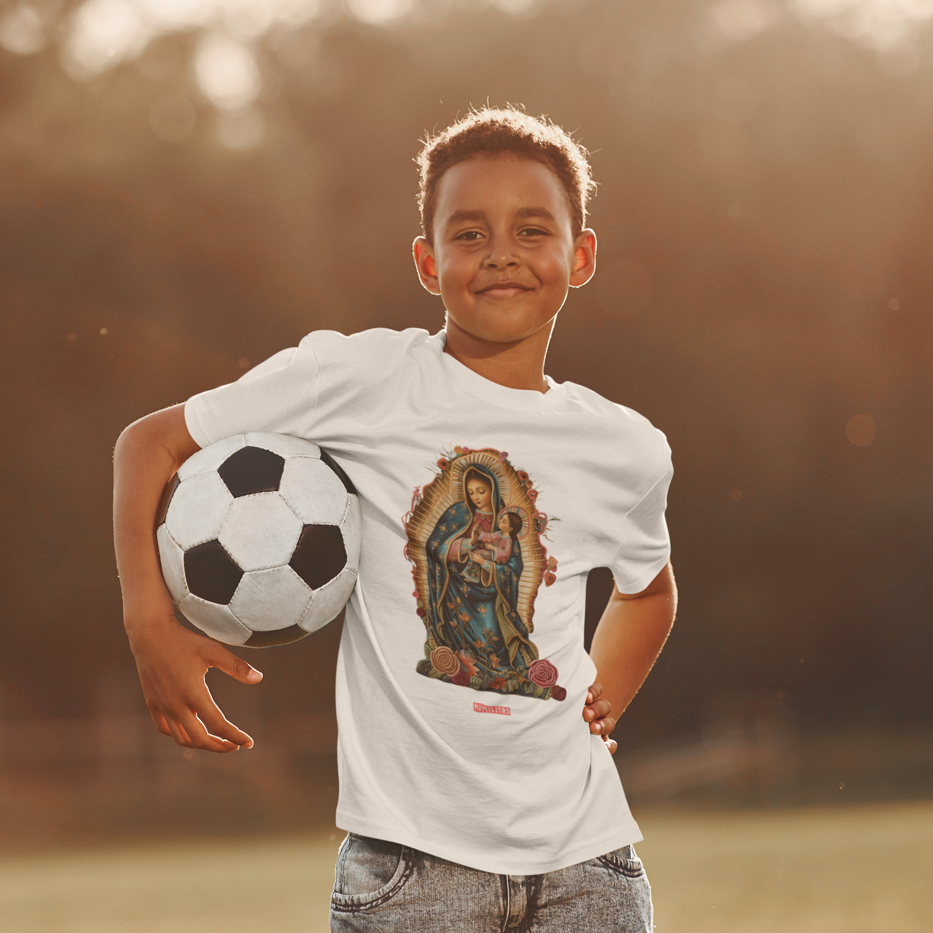 T-Shirt Infantil 10 a 14 anos Humilitas Cloth: Coleção Maria e suas Faces - Nossa Senhora de Guadalupe