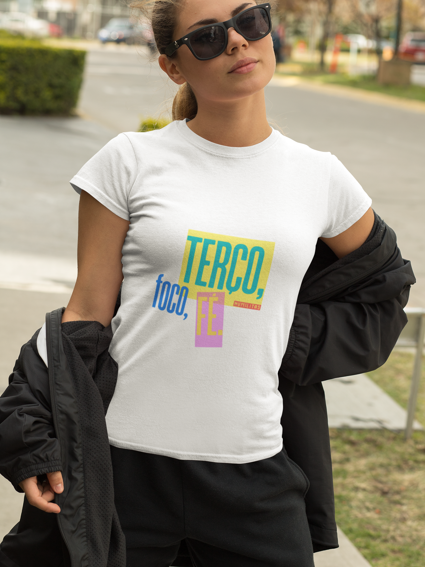 T-Shirt Baby Long Humilitas: Terço, Foco, Fé | Coleção Fé em Estilo