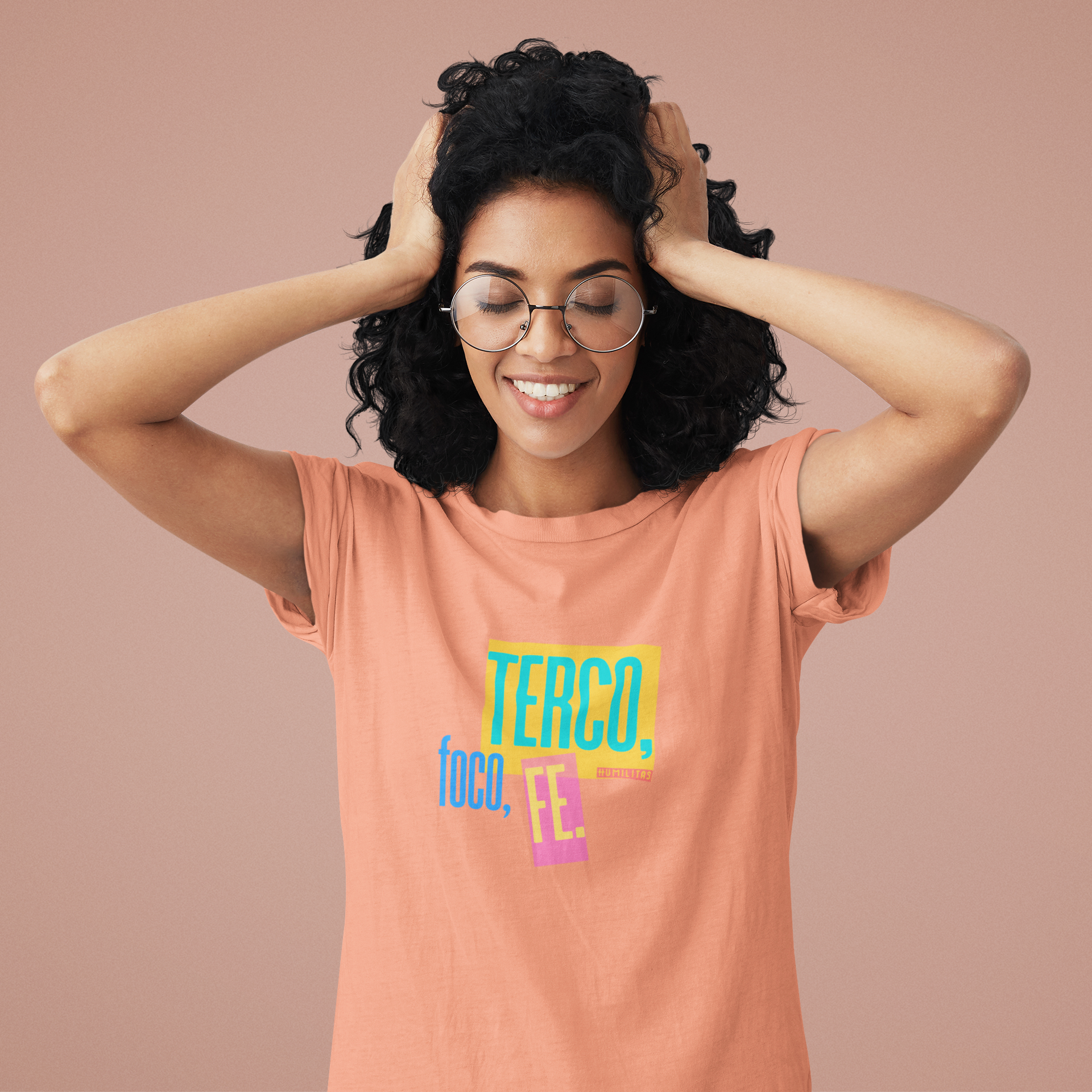 T-Shirt Baby Long Estonada Humilitas: Terço, Foco, Fé | Coleção Fé em Estilo