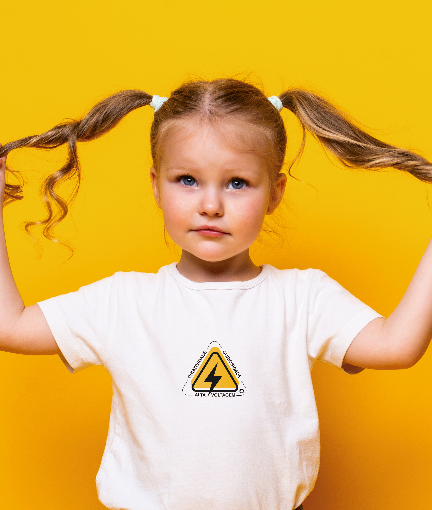 Camiseta Infantil : Menina (2 a 8) : Alta Voltagem Atípica (Superdotação)