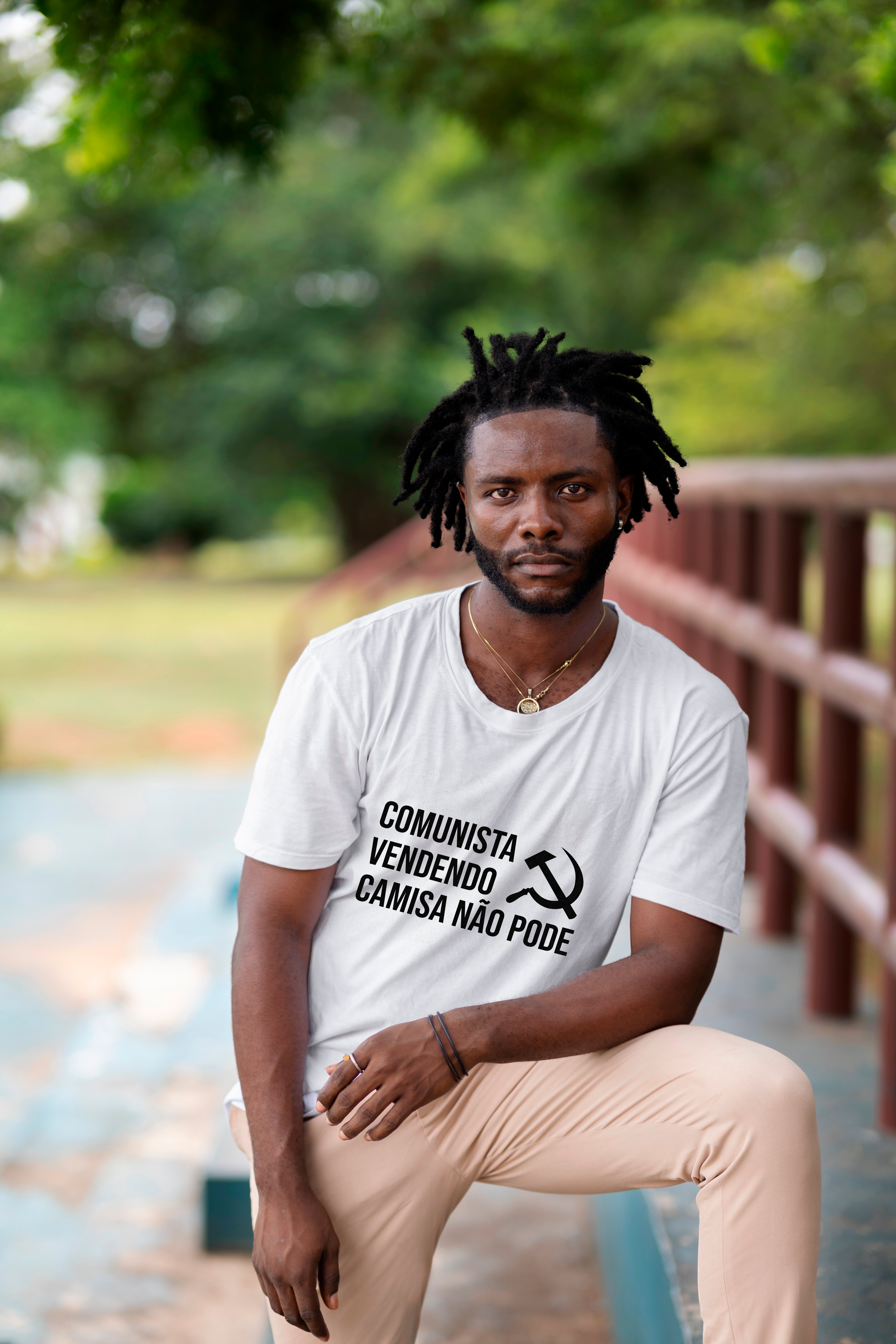 Camiseta Frase Comunista Vendendo Camisa Não Pode