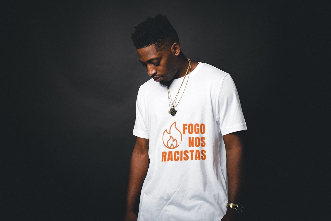 Camiseta Frase Fogo Nos Racistas versão B