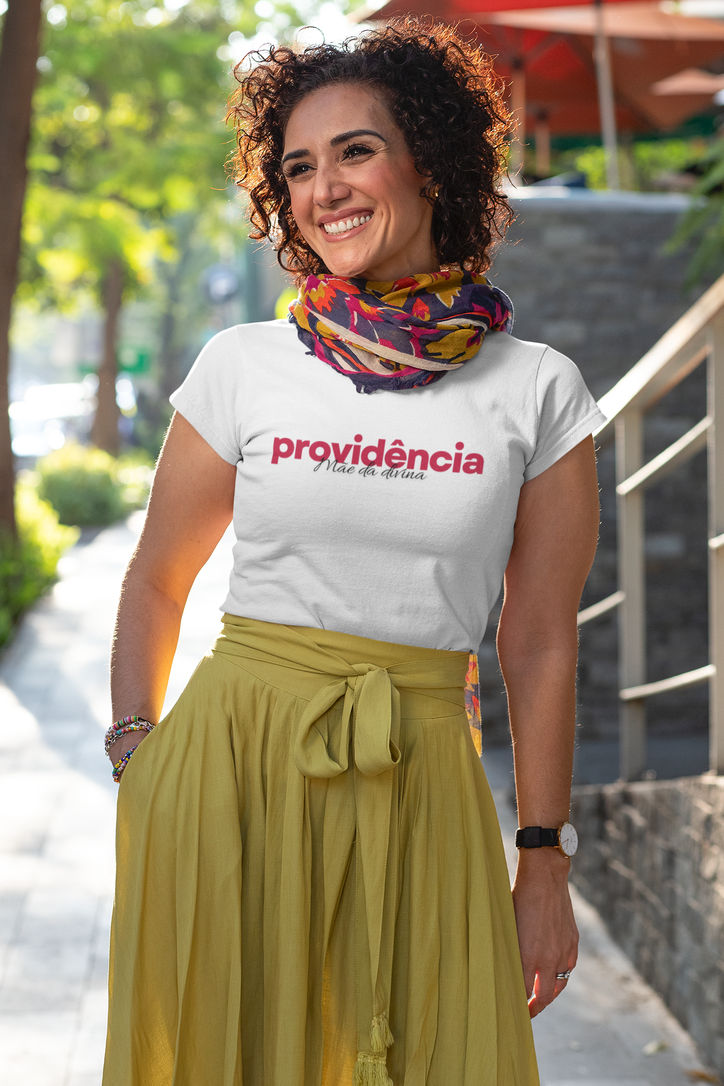 Nome do produto  Camiseta Feminina Branca Baby Long - Mãe da Divina Providência