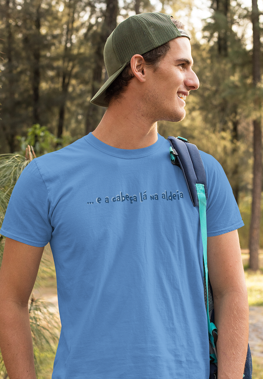 Camiseta Estonada - ... e a cabeça lá na aldeia
