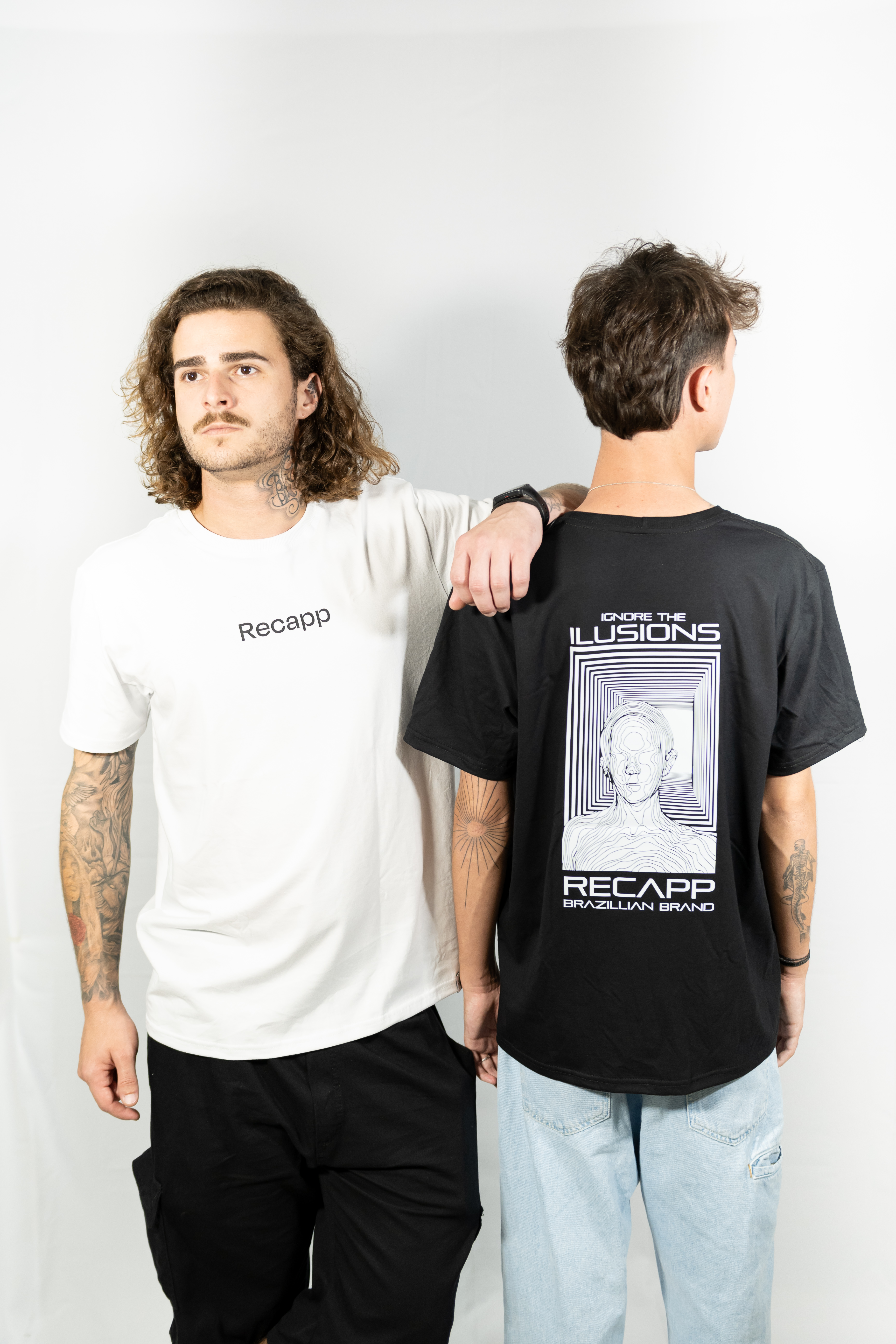 Camiseta Ilusions (estampa branca)