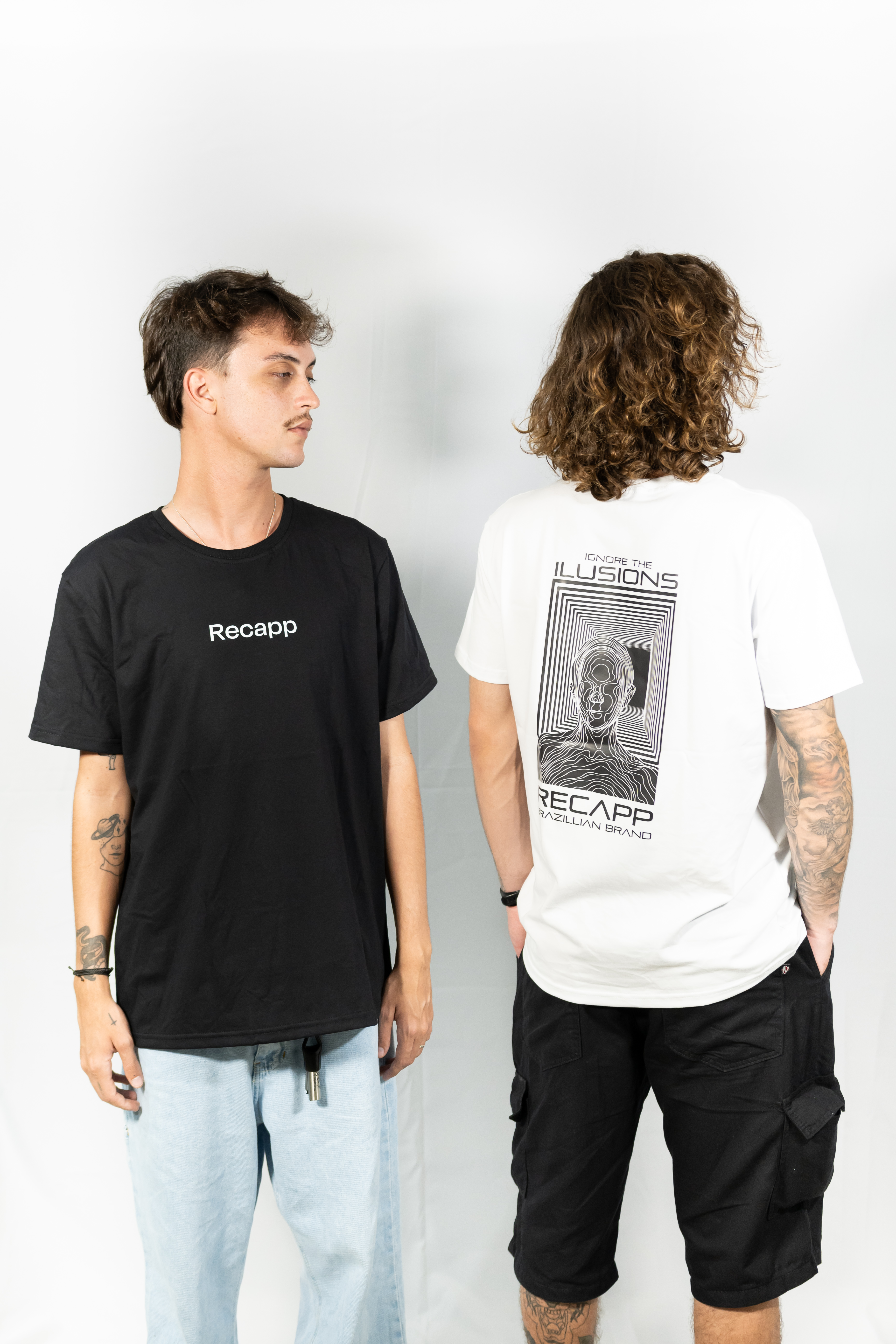 Camiseta Ilusions (estampa preta)