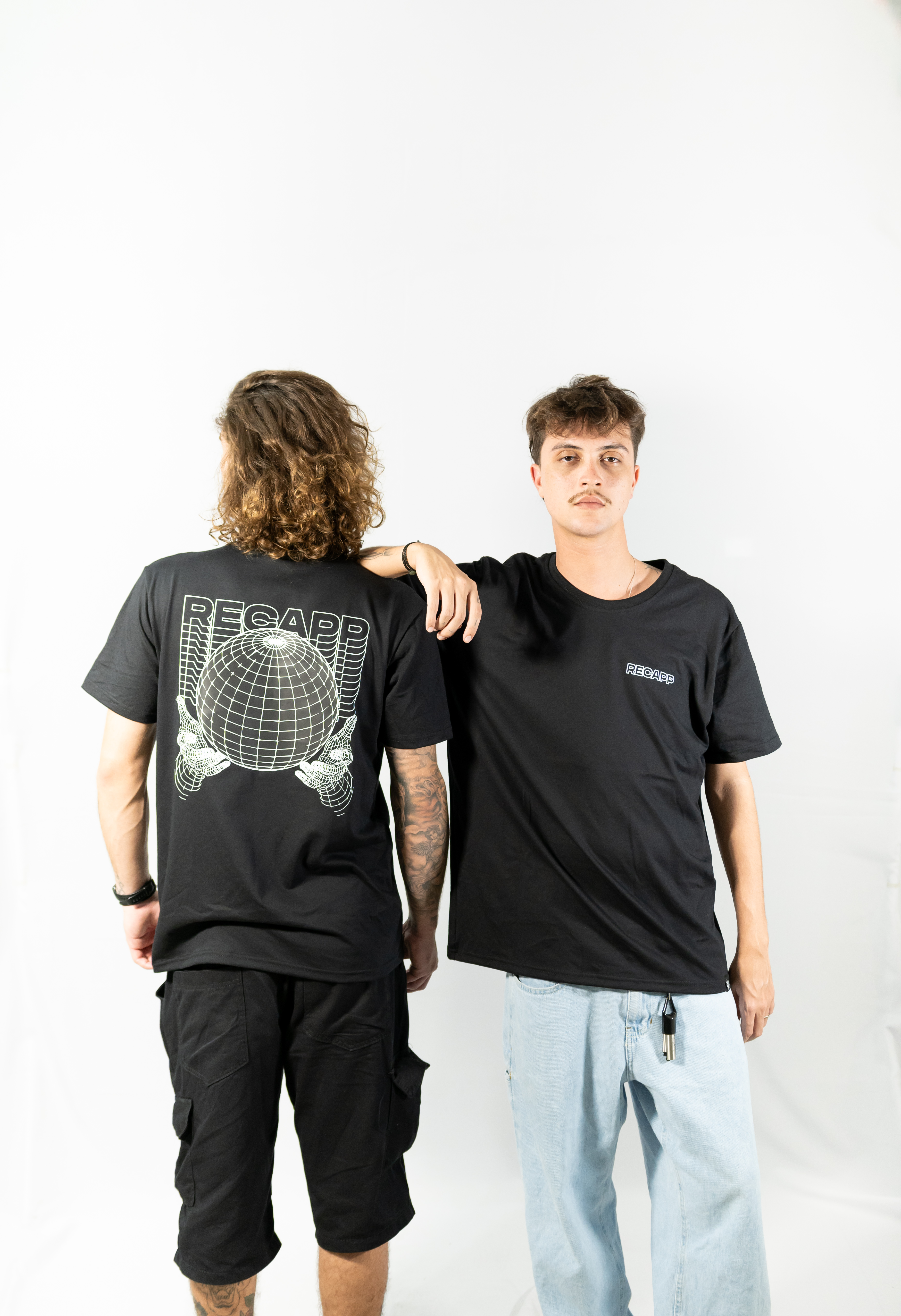 Camiseta World (estampa preta)