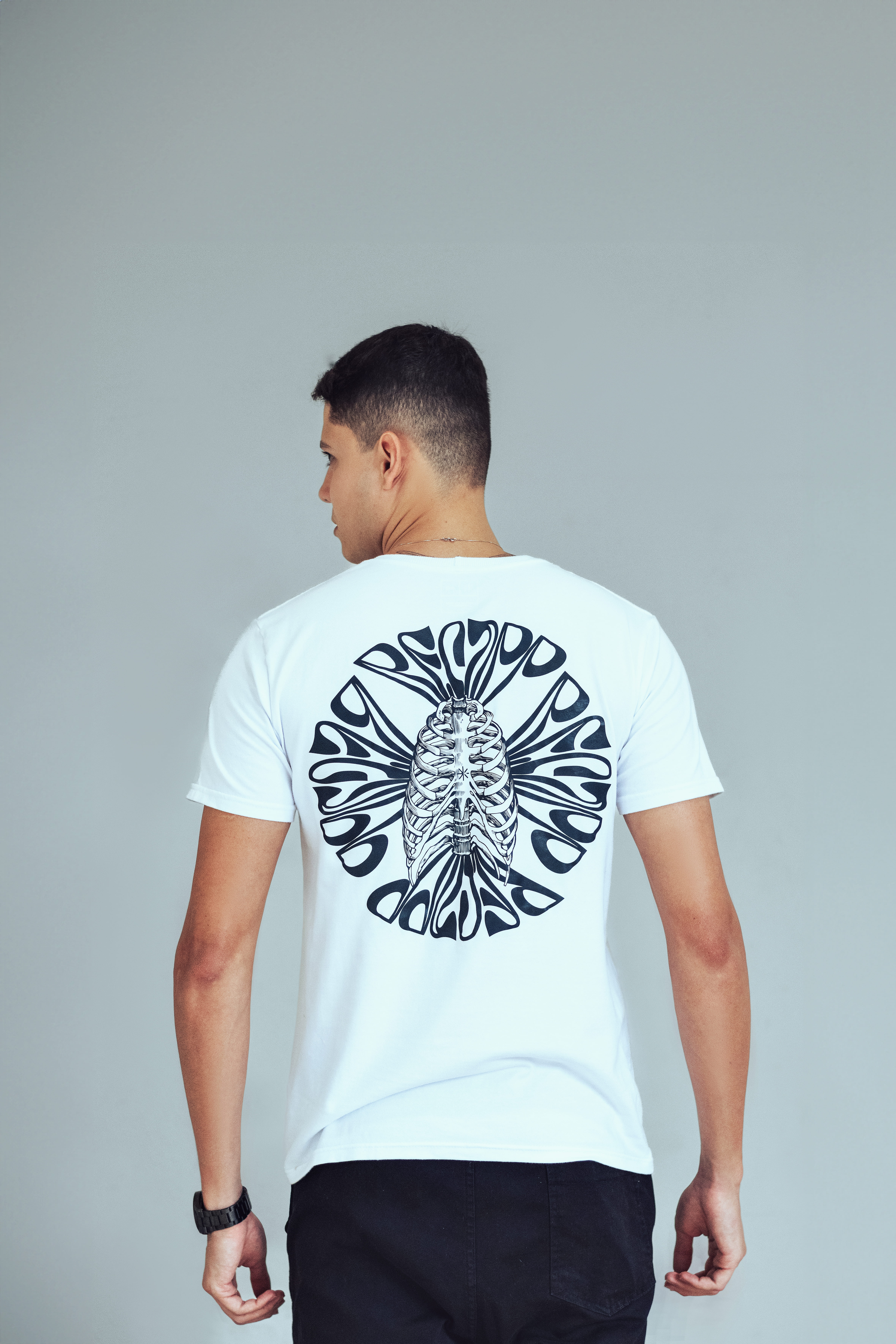 Camiseta Human (estampa preta)