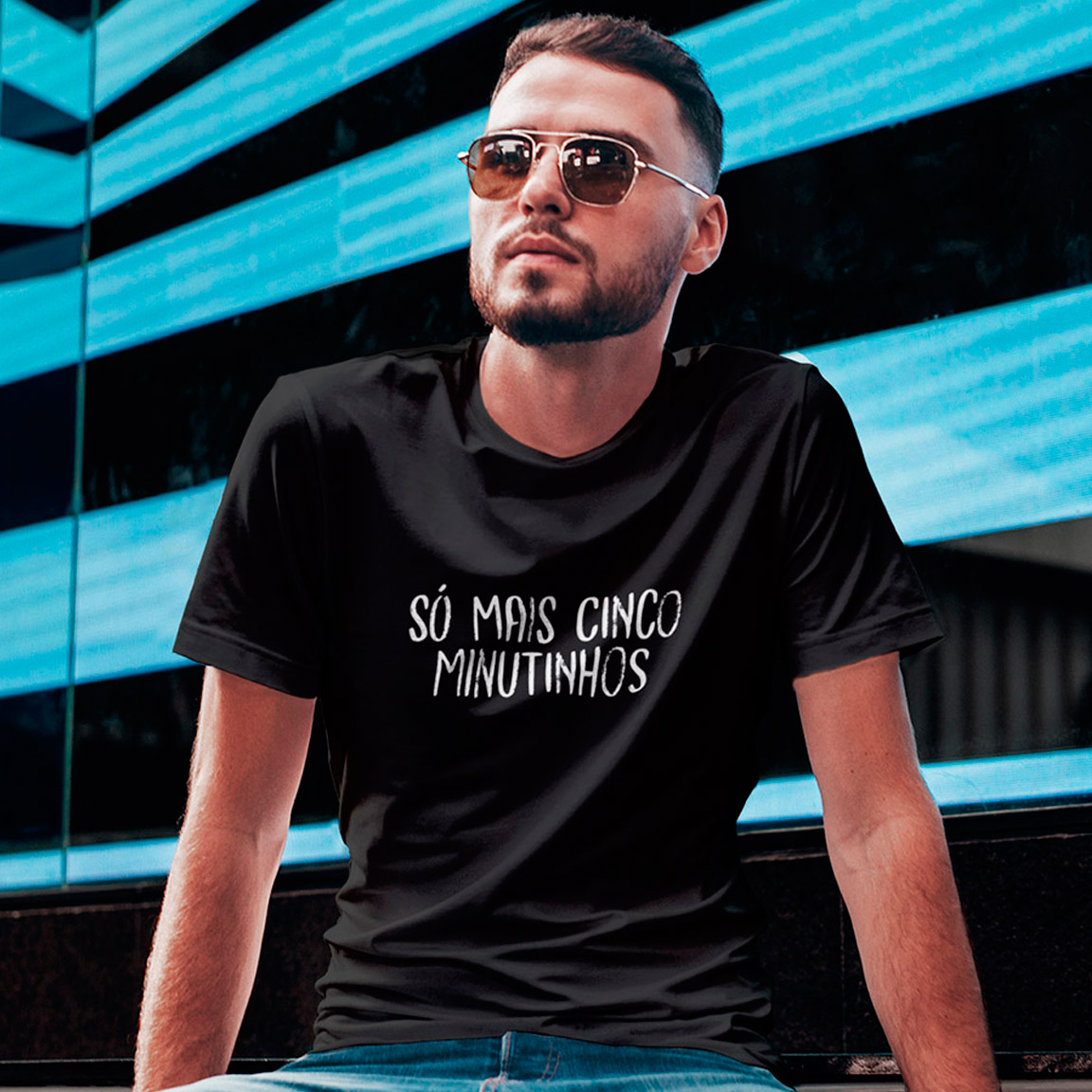T-Shirt Só Mais Cinco Minutinhos - Black