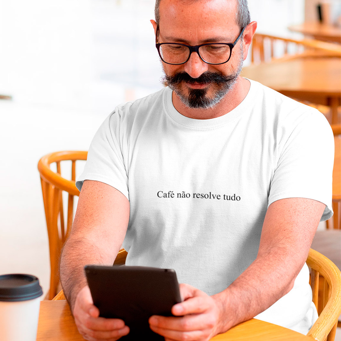 T-Shirt Café Não Resolve Tudo - White