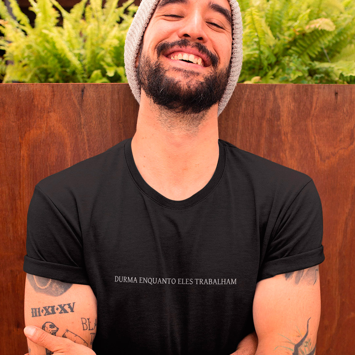 T-Shirt Durma Enquanto Eles Trabalham - Black