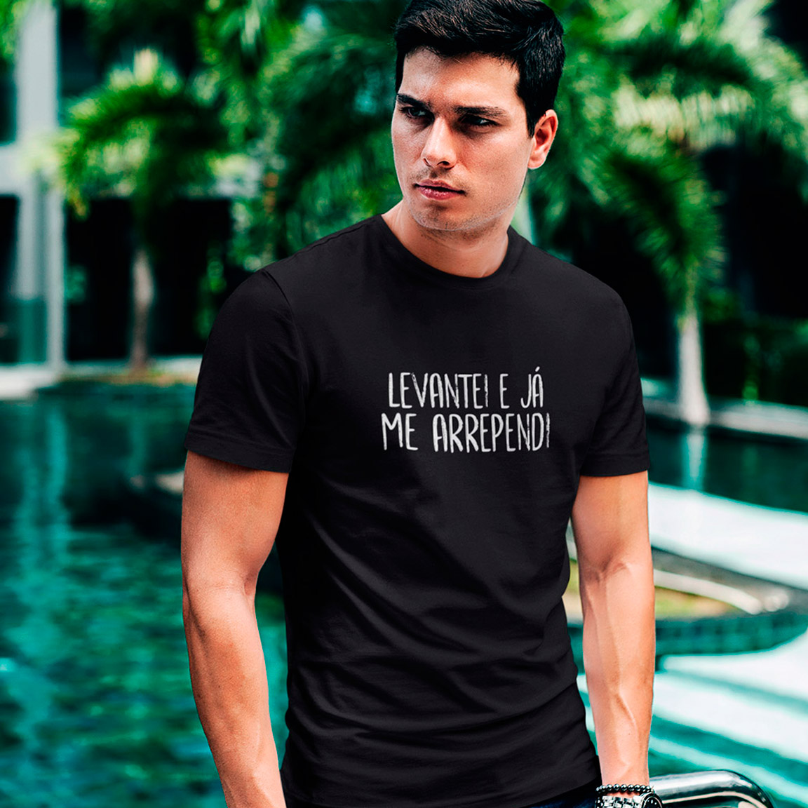 T-Shirt Levantei E Já Me Arrependi - Black