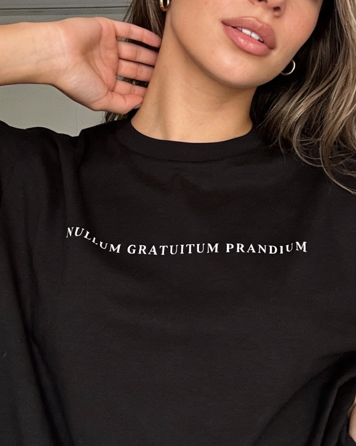 Camiseta Off Campus Tatuagem Garrett NULLUM GRATUITUM PRANDIUM