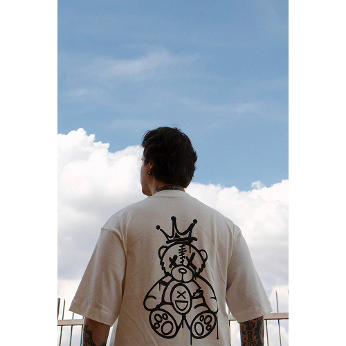 Camiseta Oversize Xisde Grafite com Urso nas Costas - Streetwear Autêntico Brasileiro