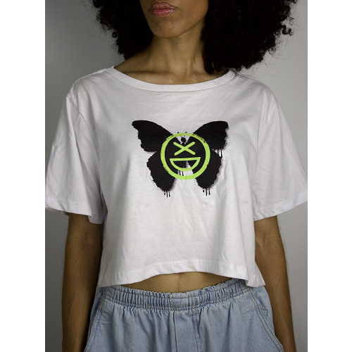 Cropped Branco Xisde com Logo Verde Neon e Borboleta - Streetwear Autêntico