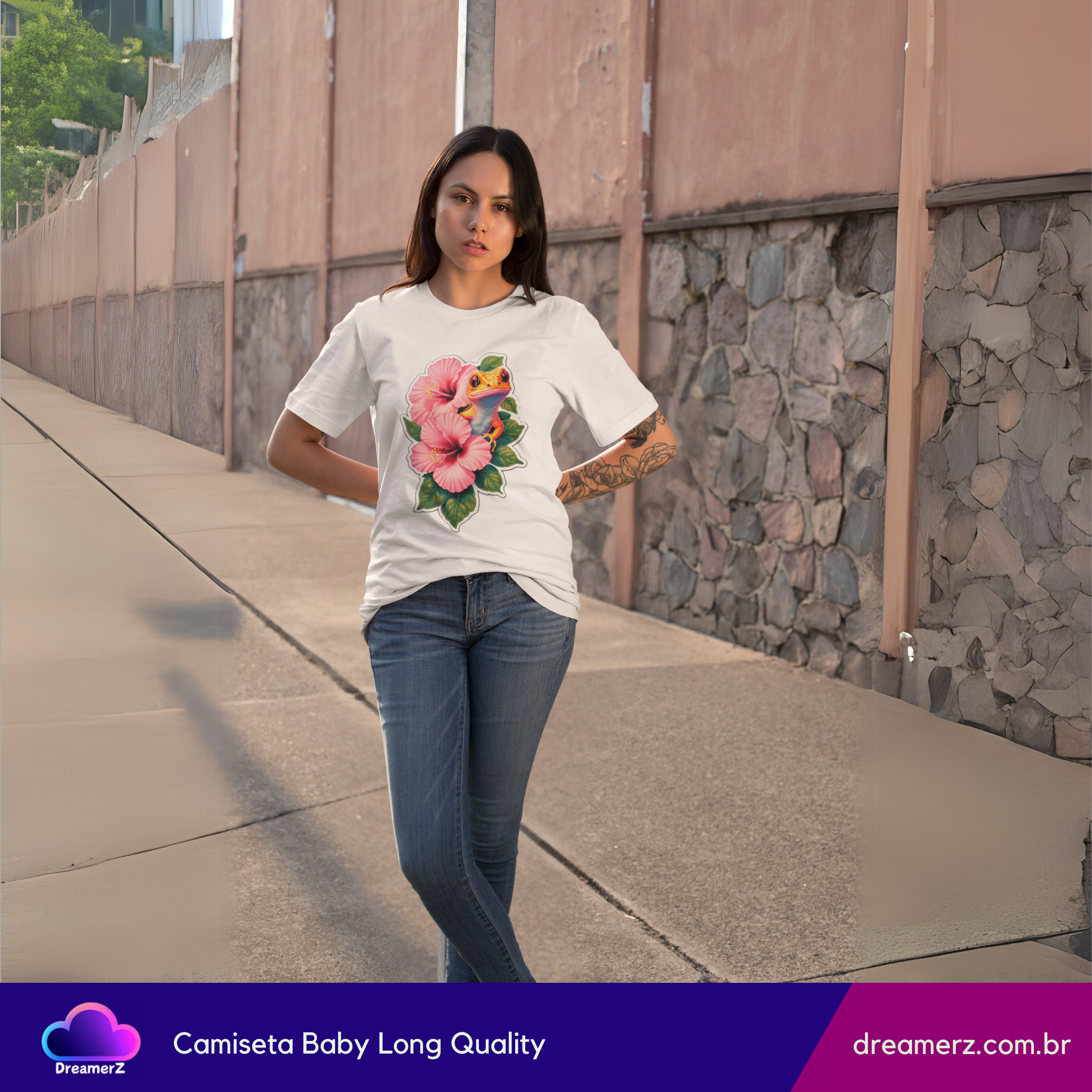 Camiseta Feminina Tropical Vibes – Natureza Selvagem com Toque Floral