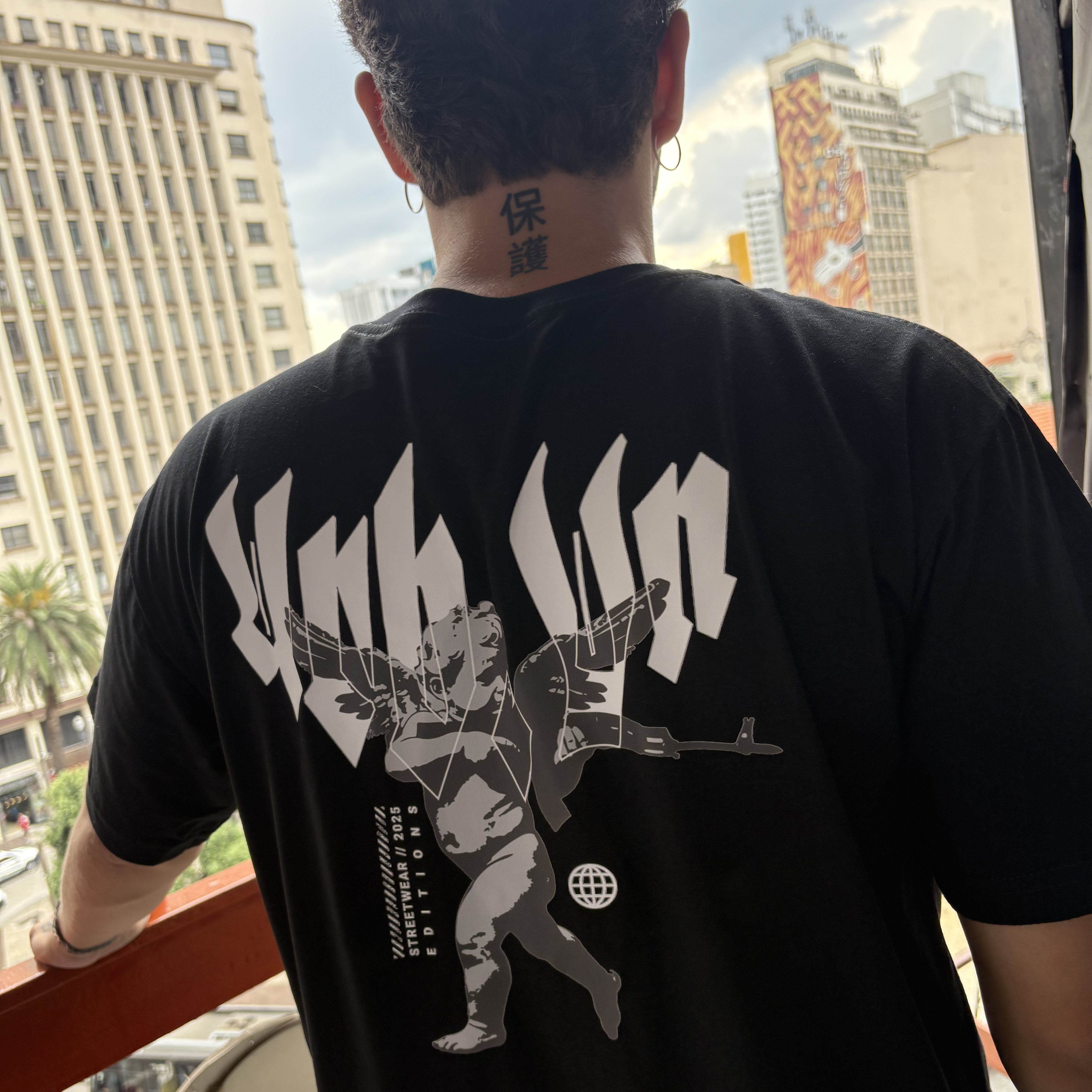 T-Shirt | Entre o Céu e o Caos - Preto