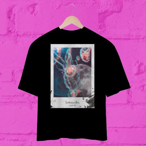 Camiseta OverSize - Space With Sea Creature