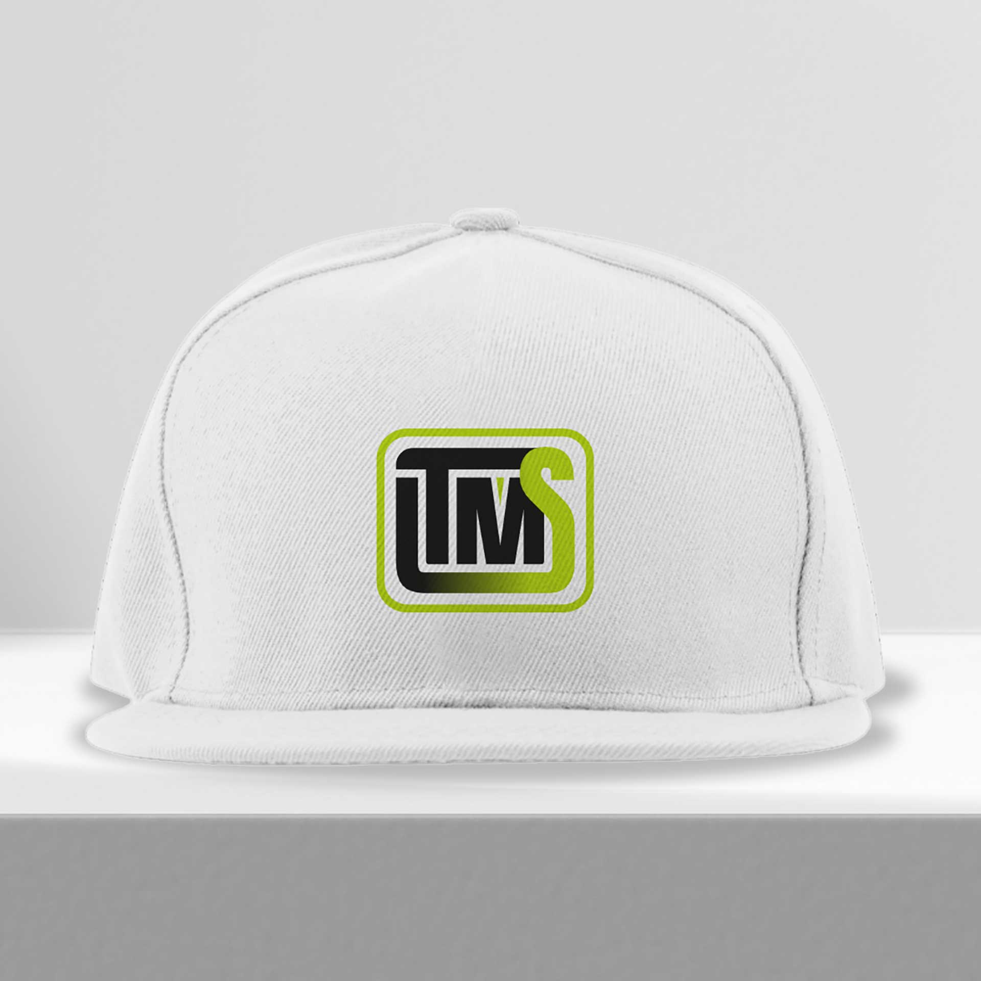 Boné Aba Reta TMS - Estampa da Marca Estilizada Modelo 01 Escuro