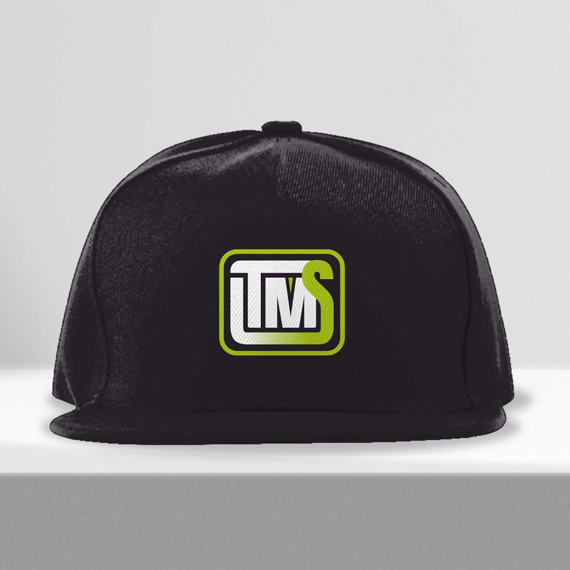 Boné Aba Reta TMS - Estampa da Marca Estilizada Modelo 01 Claro