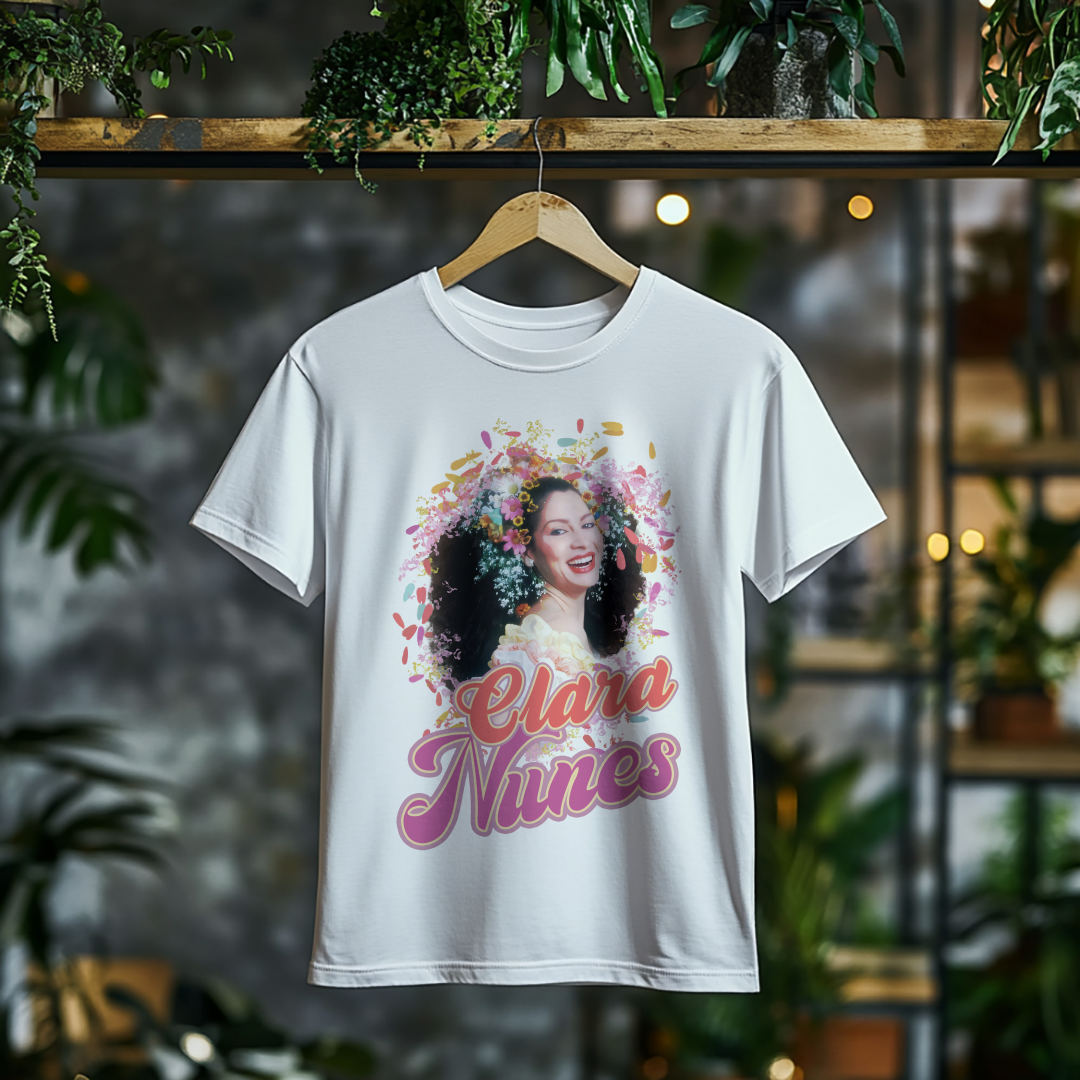 Camiseta Plus Size Clara Nunes