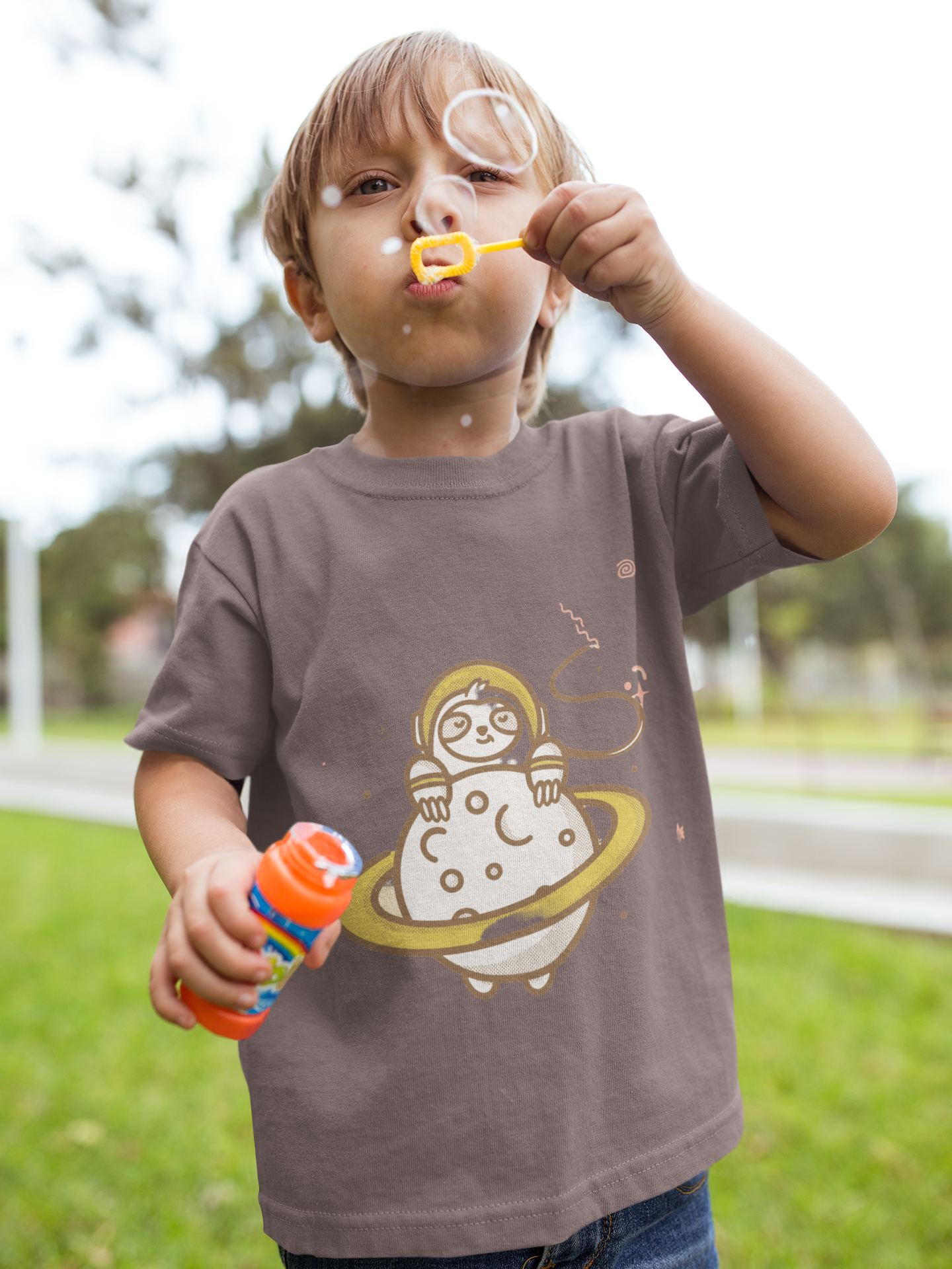 Camiseta Bicho Preguiça no Espaço (2 a 14 anos)