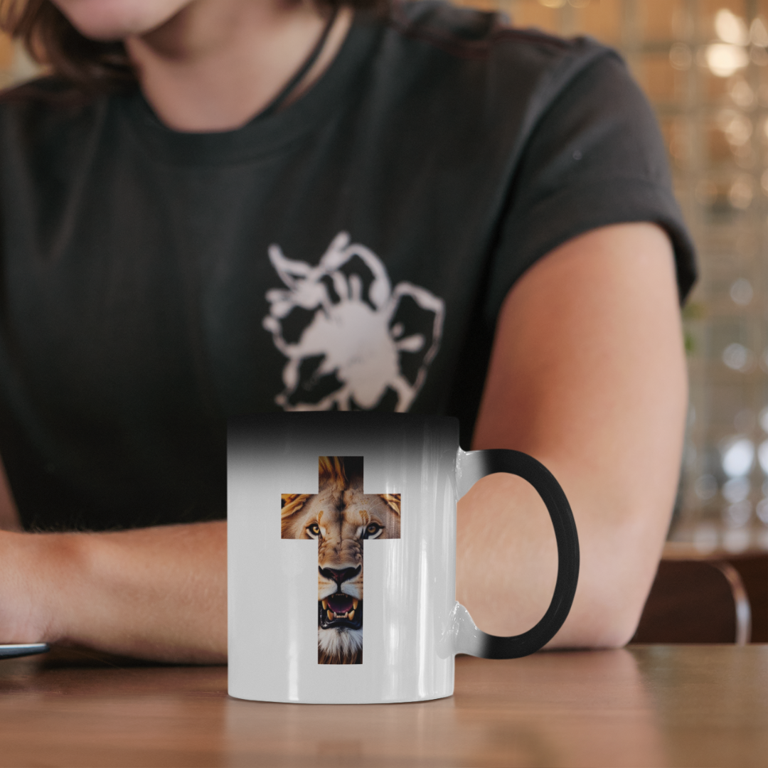 CANECA MAGICA COM LEÃO EM FORMA DE CRUZ