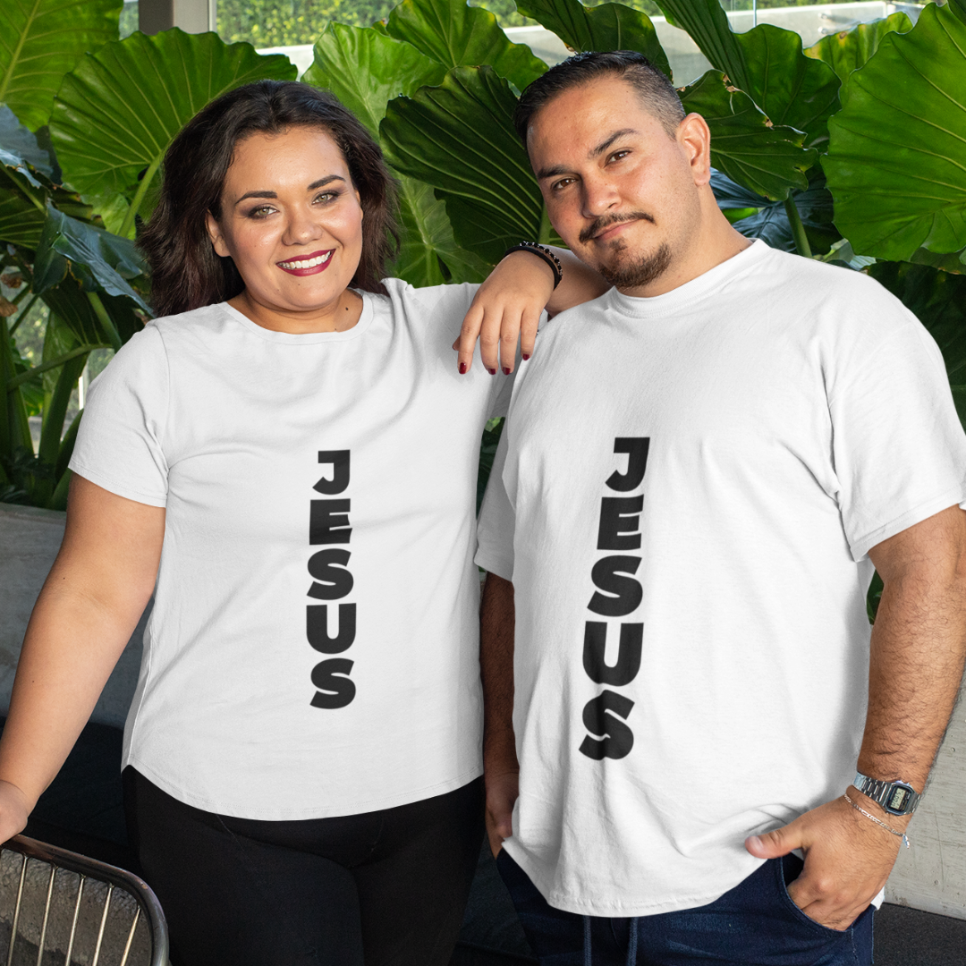 CAMISA PLUS SIZE JESUS NA VERTICAL PRETA ( varias cores )