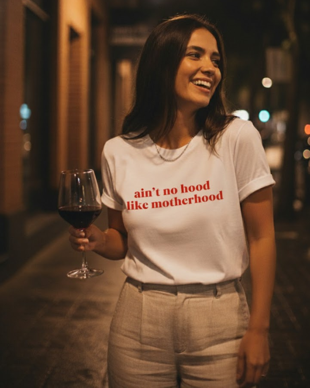 aint no hood like motherhood (camiseta)