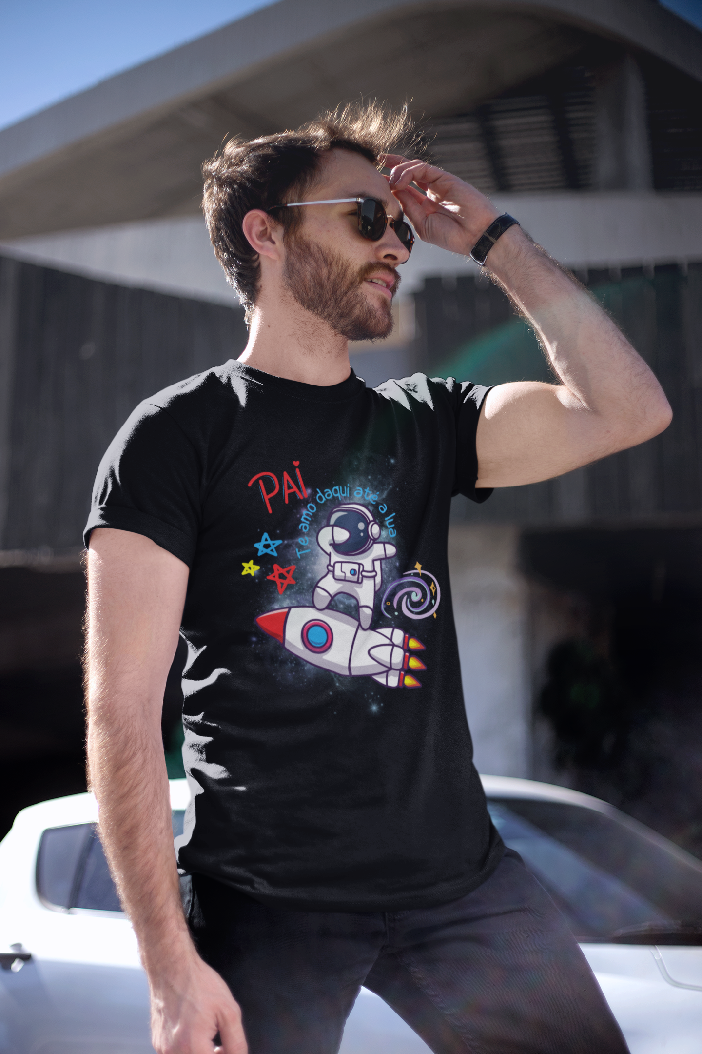 Camiseta astronauta no foguete