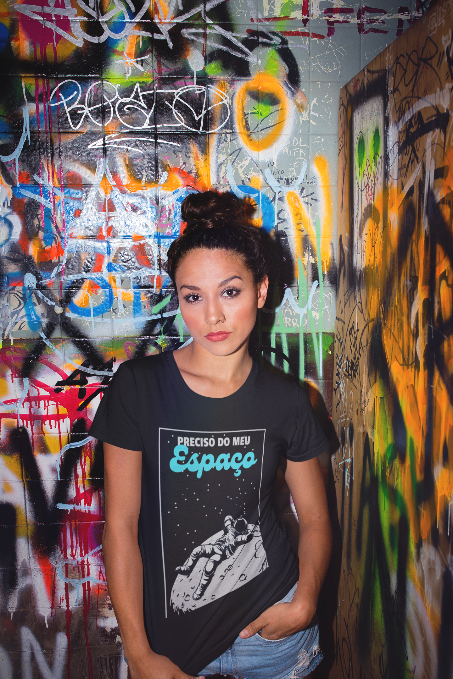 Camiseta Baby Long astronauta preciso do meu espaço