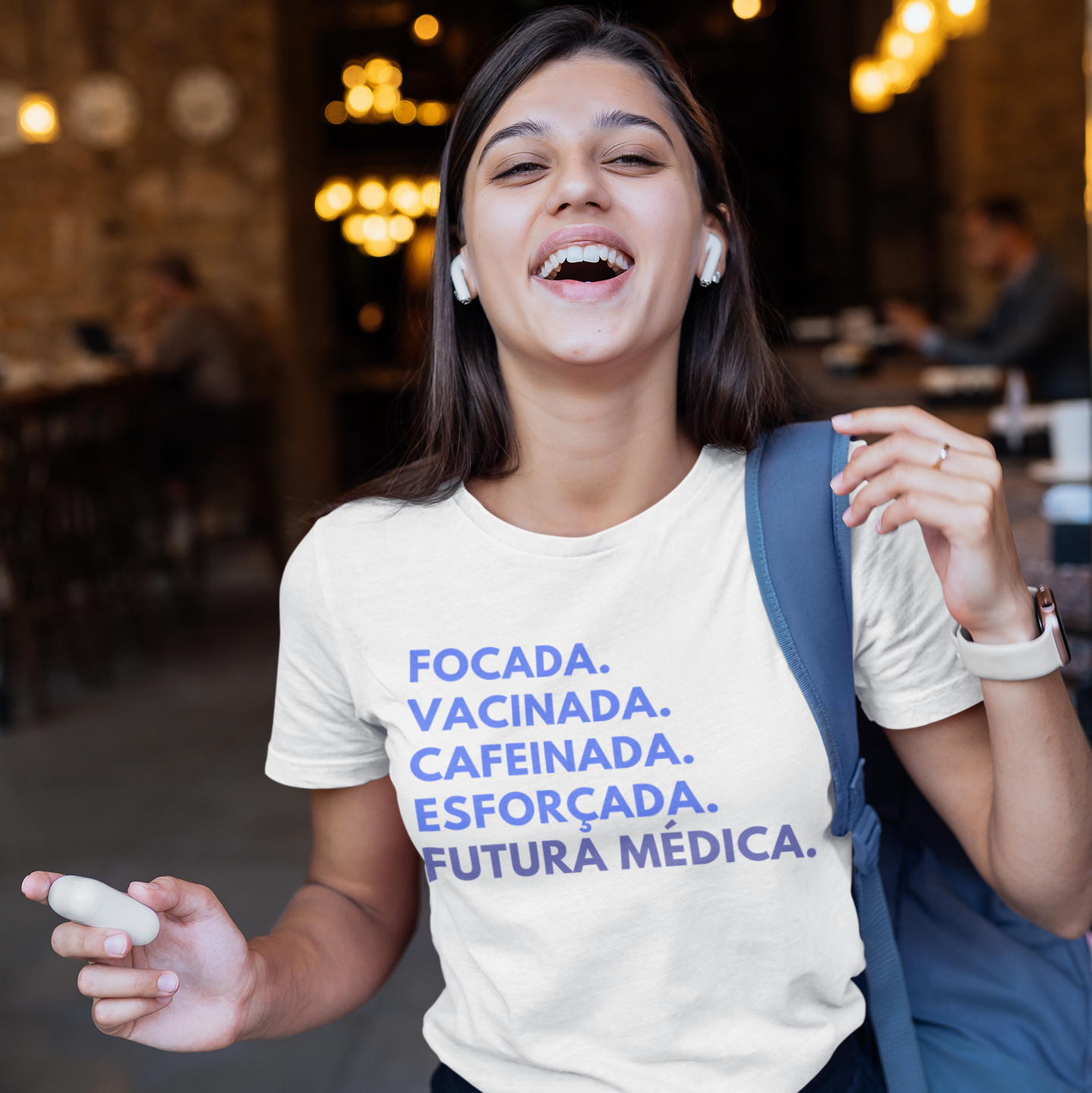 Camiseta Feminina Focada Vacinada Cafeinada Esforçada Futura Médica (Branca)