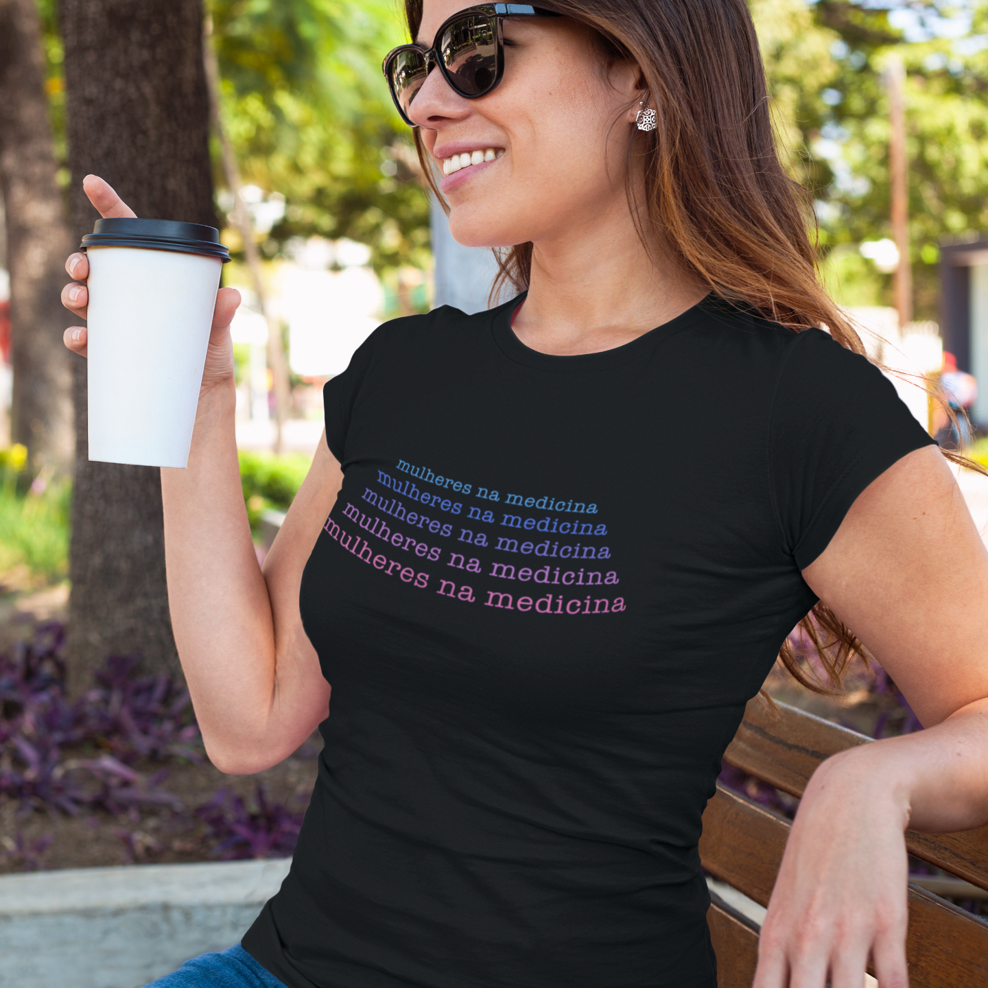 Camiseta Feminina Mulheres na Medicina (Preta)